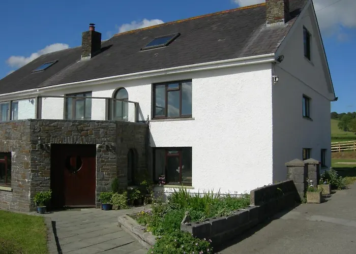 Alltyfyrddin Farm Guest House At The Merlin\'S Hill Centre
